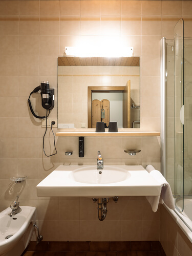 122-hellohotel-web_silbersalz