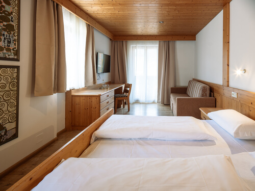 129-hellohotel-web_silbersalz