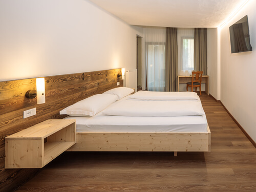 249-hellohotel-web_silbersalz