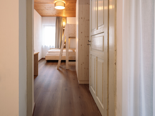 255-hellohotel-web_silbersalz