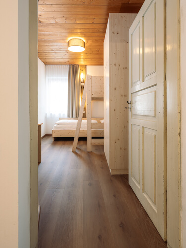 256-hellohotel-web_silbersalz