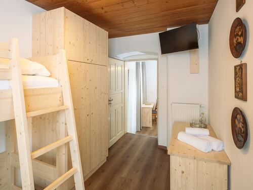 261-hellohotel-web_silbersalz